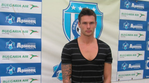 Стефан Генов освободи Шийлдс