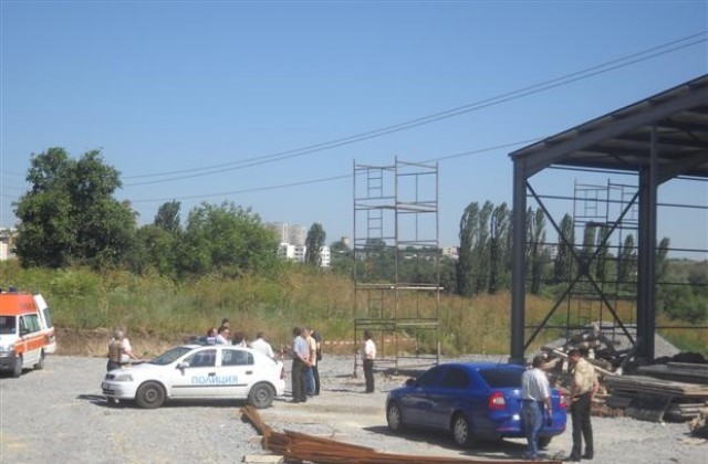 Ток уби двама шуменци, докато бутат подвижно скеле