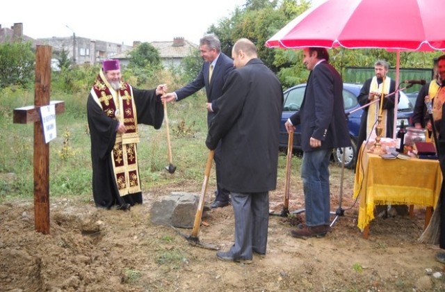 Събират се дарения за църквата в кв.Младост