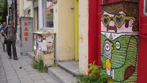 Кой изрисува елкутиите във Варна