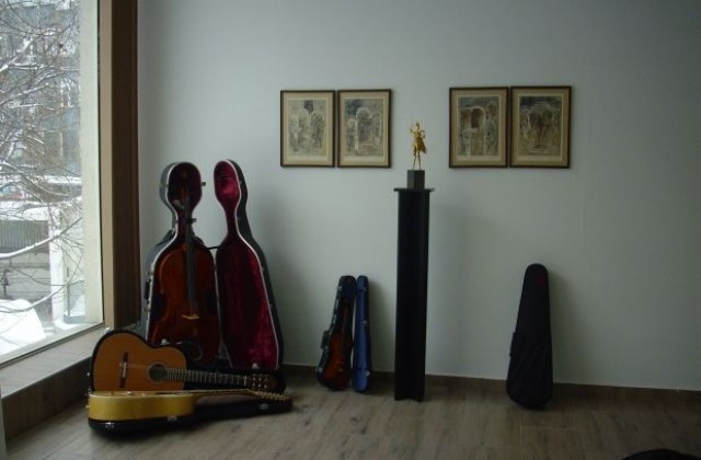 Курсове за изработка на класическа китара организира Лютиерският център