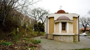 Събират пари за ограда и ремонт на параклиса Свети цар