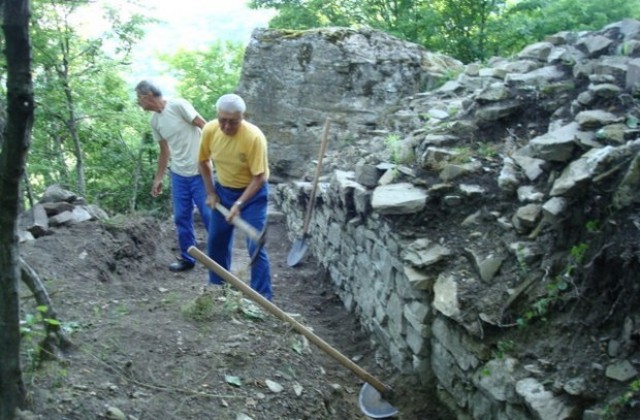 В началото на юли започнаха археологическите разкопки в крепостта Хоталич