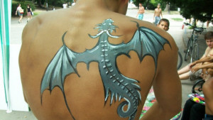 Боди арт в Морската в помощ на Момчил