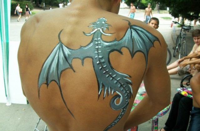 Боди арт в Морската в помощ на Момчил