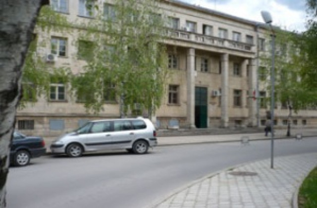 Заради три пъти по-тясна тръба в басейна се удавила Ива