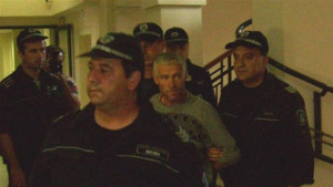 Оставиха в ареста мъж насилвал дъщерите си