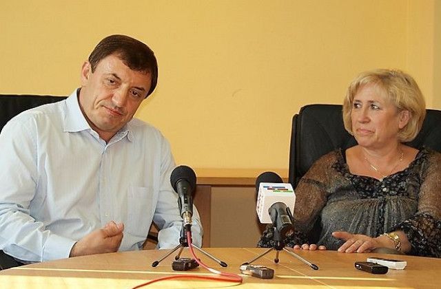 Здравкова и Алексей Петров се надяват на хората, които не гласуват