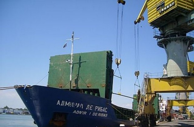 Разтоварват 3000 тона релси за линията Пловдив - Бургас