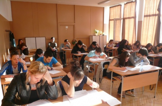 Приемат документи за трето класиране след завършен 7-ми клас