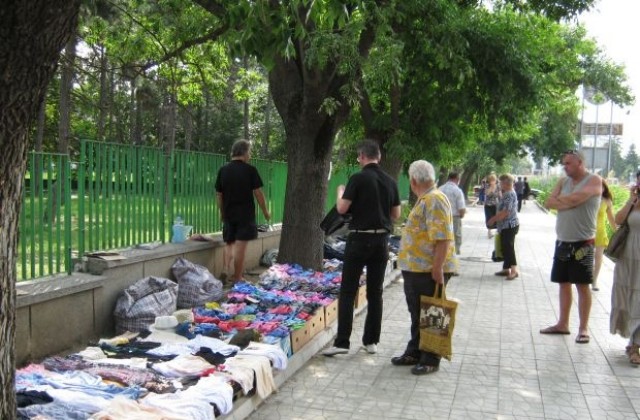 Отново погват търговците пред болницата
