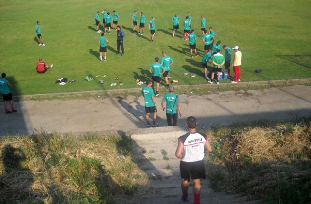 Ботев-Враца се подготвя у дома