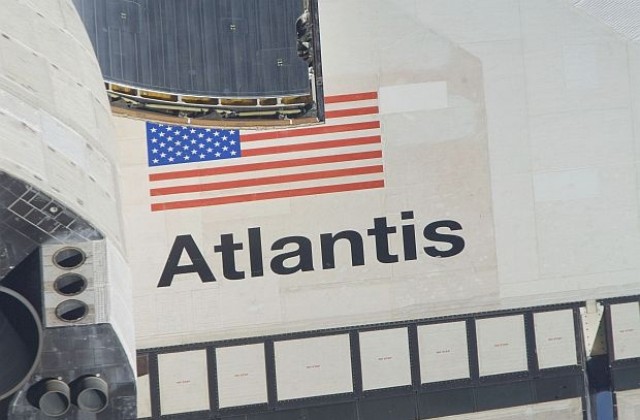 НАСА удължава с един ден мисията на Атлантис