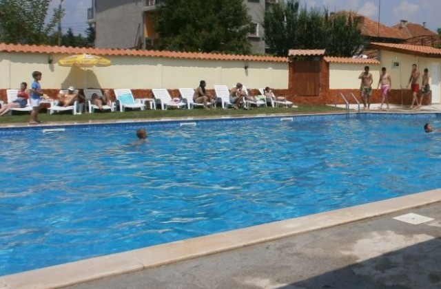 Басейните са чисти, къпете се спокойно!