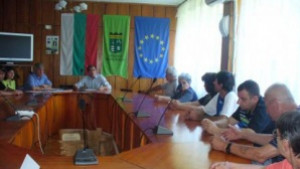 Раздават строителни материали на пострадалите от дъждовете