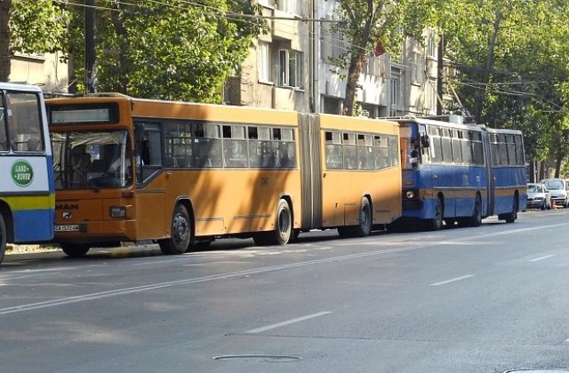 43-градусова жега мори столичани в градския транспорт