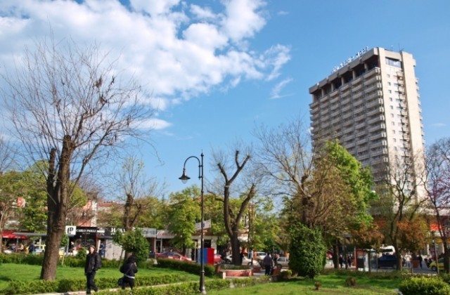 Забравен куфар вдигна на крак полицията