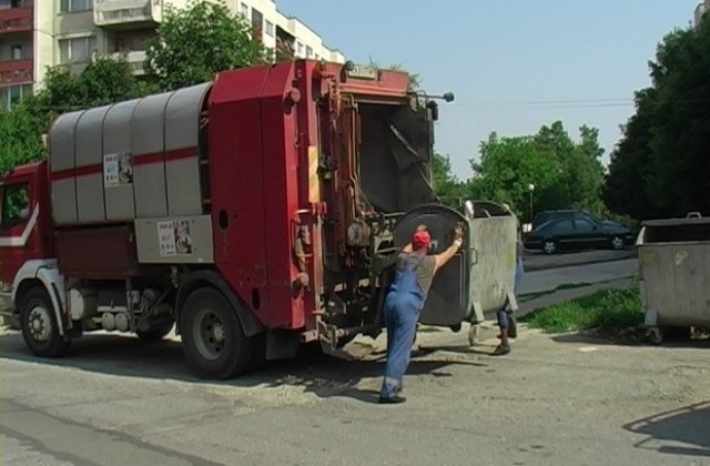 Дезинфекцират съдовете за смет в Плевен