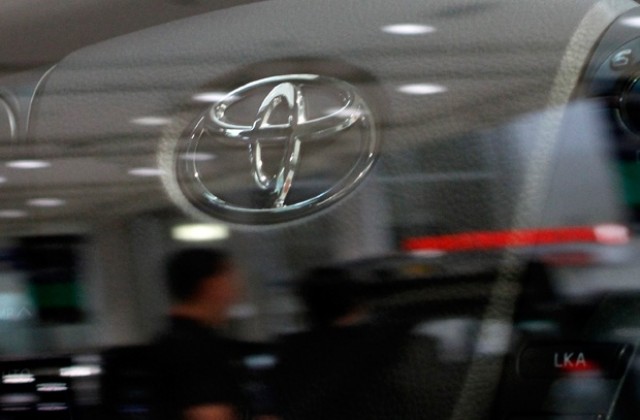 Toyota разработи GPS система, предупреждаваща за червени светофари