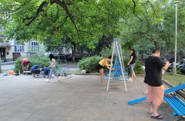 МГЕРБ-Габрово със собствен труд и със средства на общинските съветници от ГЕРБ ремонтираха детска площадка