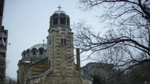 Мъж наби служителка в църква открадна 10 лева