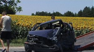 Заспал на волана шофьор прати двама в болница