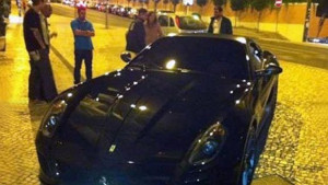 Кристиано пак се качва на Ferrari