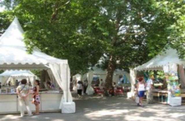 33 издателства се представят на „Алея на книгата”