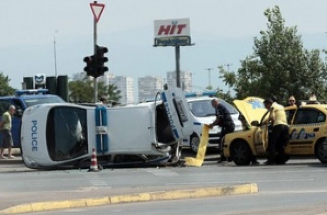 Четирима ранени след катастрофа с полицейска кола в столицата