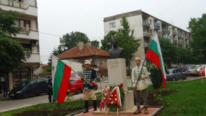 Цветя за Васил Левски