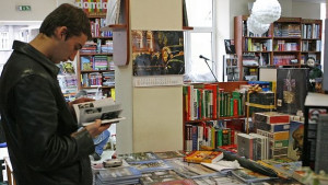 Българинът предпочита художествени романи тв сапунките изместиха любовните книги