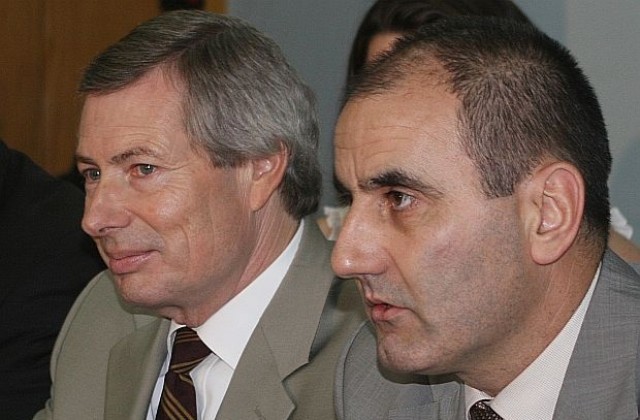 „Уикилийкс” разсекрети доклади на Уорлик до Държавния департамент