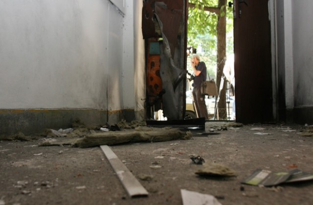 Взривове пред централите на ДСБ и РЗС