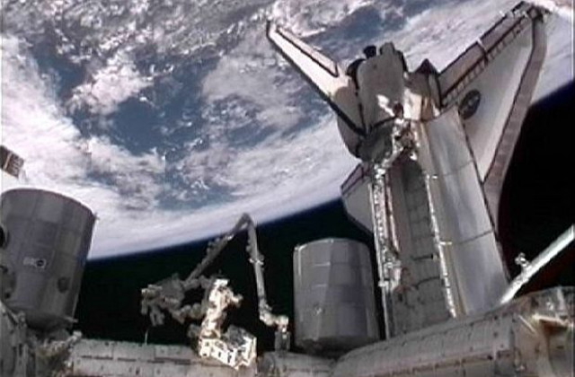 Атлантис се отдели от МКС
