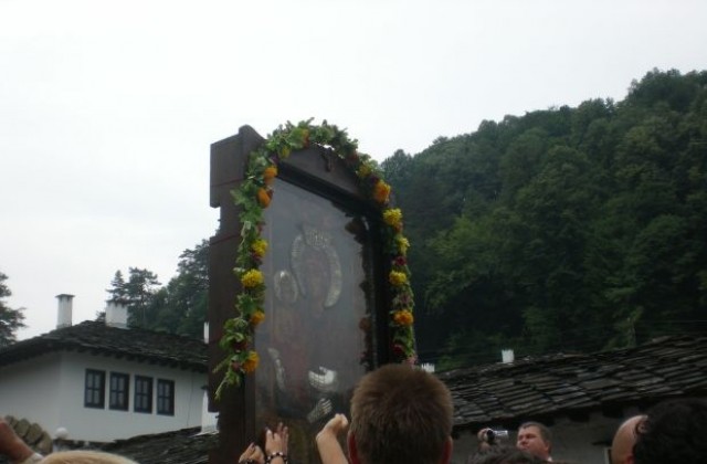 Наближават Богородичните пости