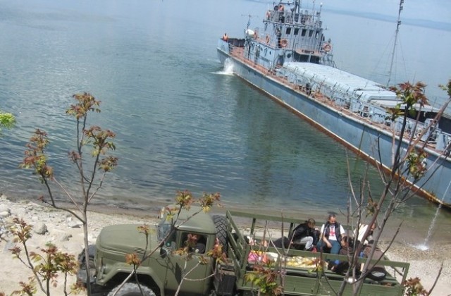 Разиграват пожар на кораб