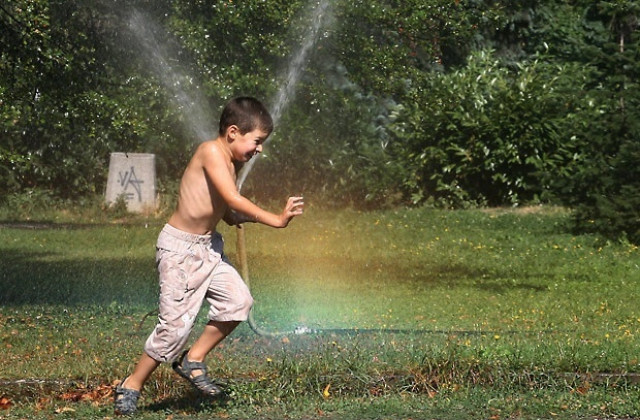 Жълт код за Варна, призоваха шефовете да се съобразят с жегите