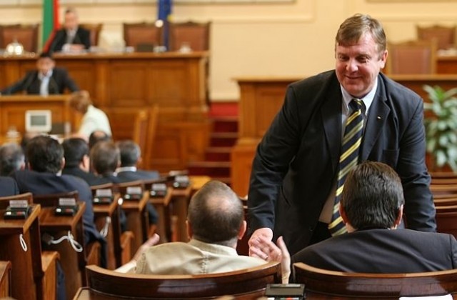 Взривовете пред офиси на партии са предизборни бомби, смята лидерът на ВМРО