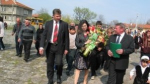 Меглена Кунева посети родното място на баща си