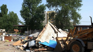 Започна събарянето на ромското гето в кв Малинова долина