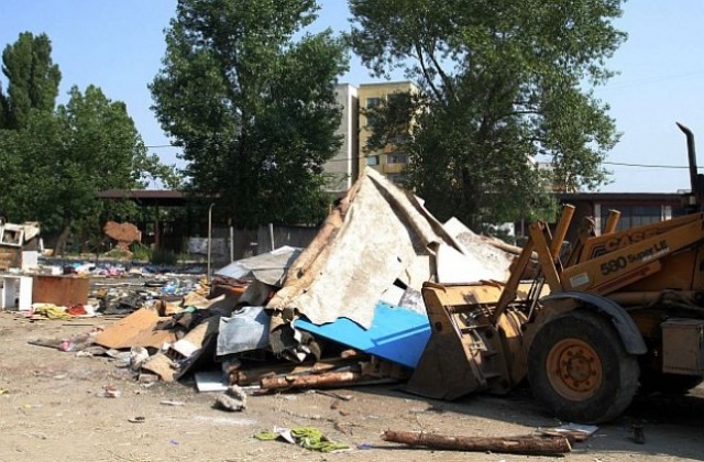 Започна събарянето на ромското гето в кв. „Малинова долина”