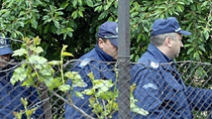 Прибраха старинна керамика при спецакция на полицията