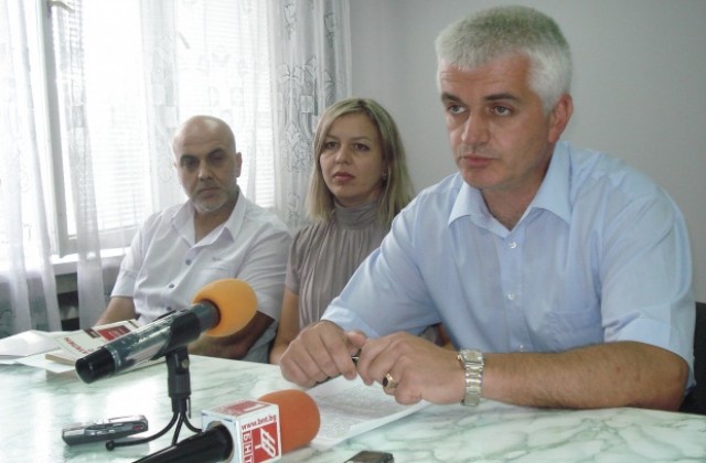 Ученик оставил баща си да умре с главата надолу в бидон за зеле