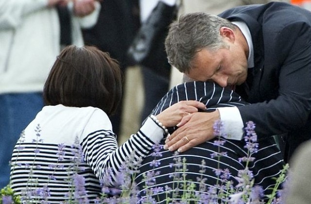 Светът е потресен от нападенията в Норвегия