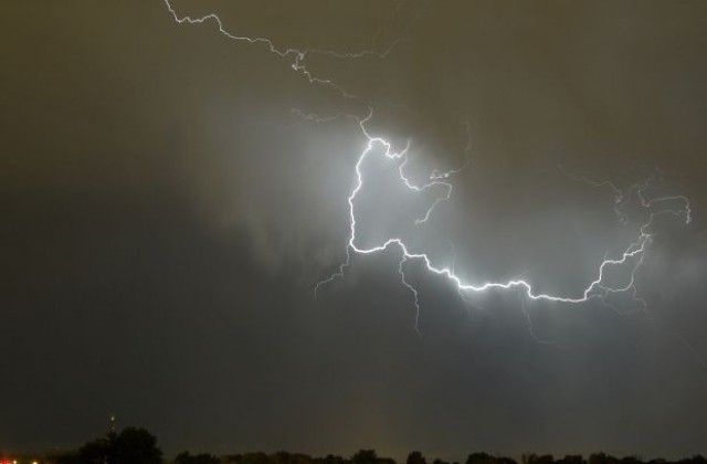 Лятна буря се изви над София