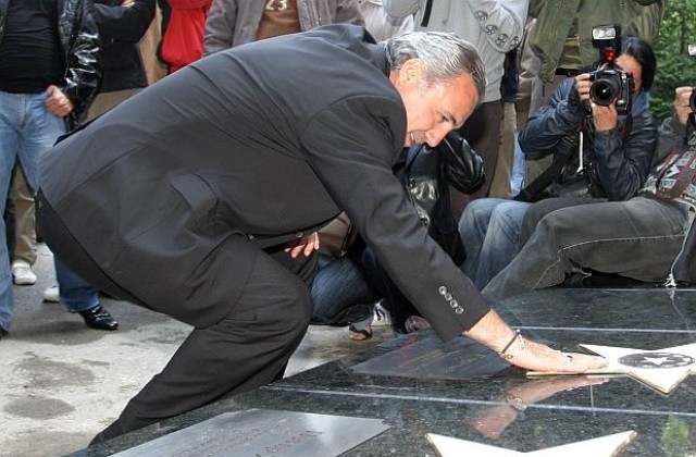 По стъпките на Стоичков