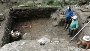 Детски скелет откриха при Вратцата