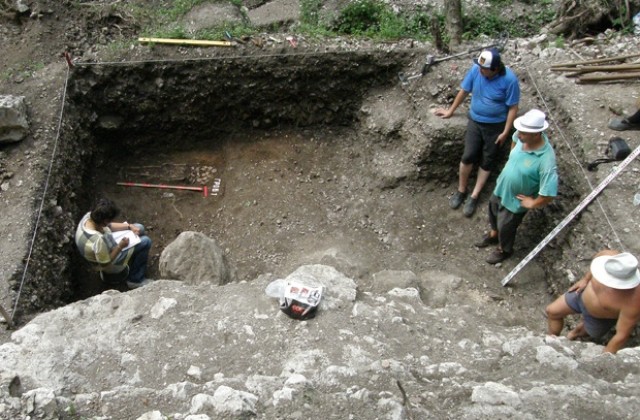 Детски скелет откриха при Вратцата