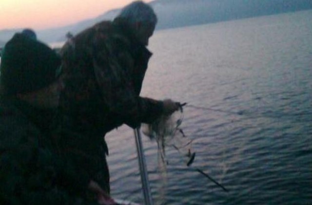 100 метра бракониерски мрежи са иззети от яз. Александър Стамболийски