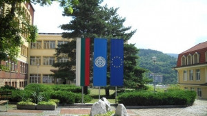 Приемат студенти с повисок бал от миналата година в ТУГаброво